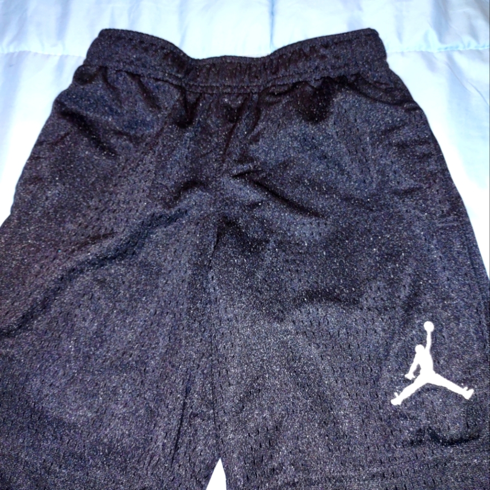 BOY'S SZ 5 JORDAN BASKETBALL SHORTS